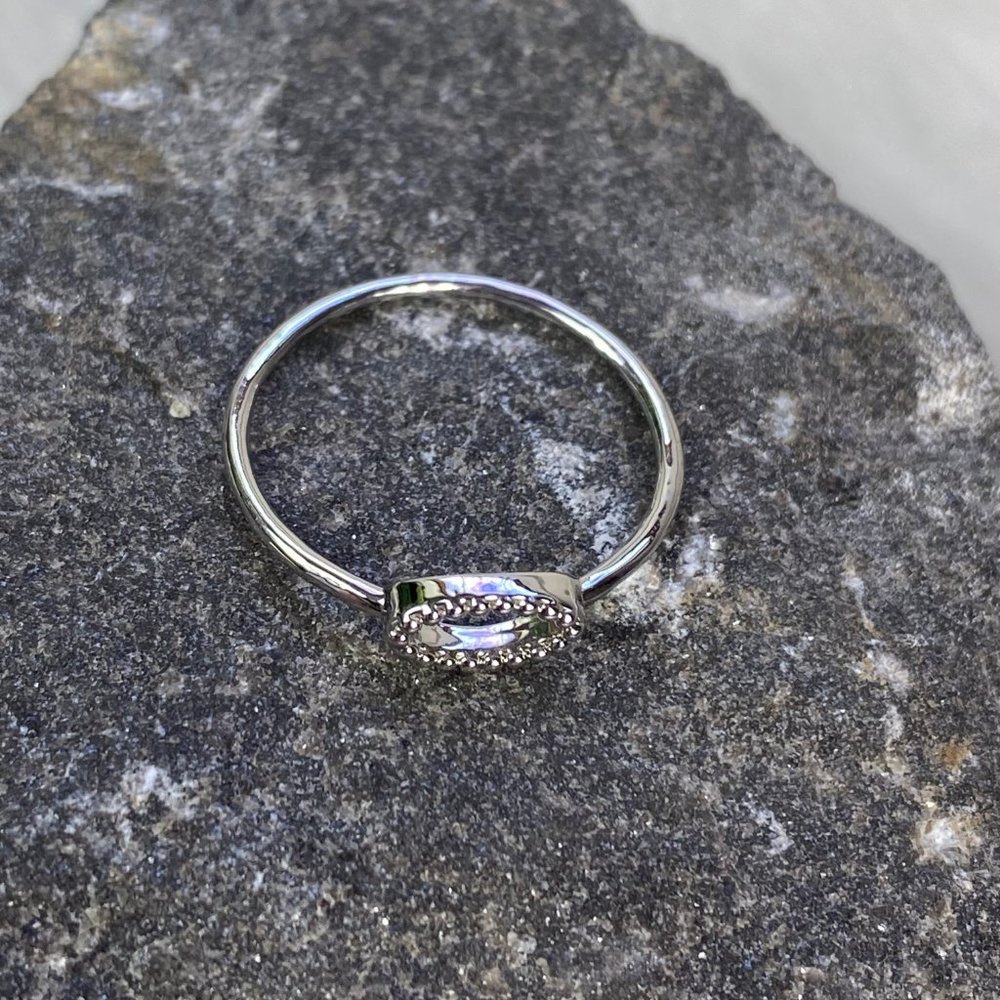 Minimalist Dainty Silver Tone Ring Size 7 - Picture 4 of 6